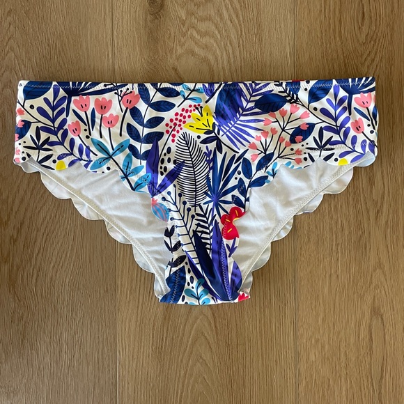Floral Print Scalloped‎ Bikini Bottom, L - Picture 1 of 6